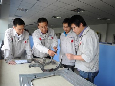 汽车轻量化与安全升级，热成形技术咨询引领行业革新